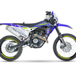 01-125-4T-SE-enduro-1200x801-1