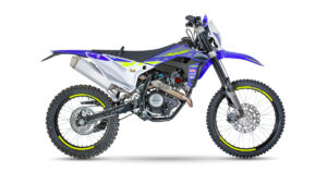 01-125-4T-SE-enduro-1200x801-1