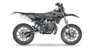 01BLACKMOON_R-1200x801-1