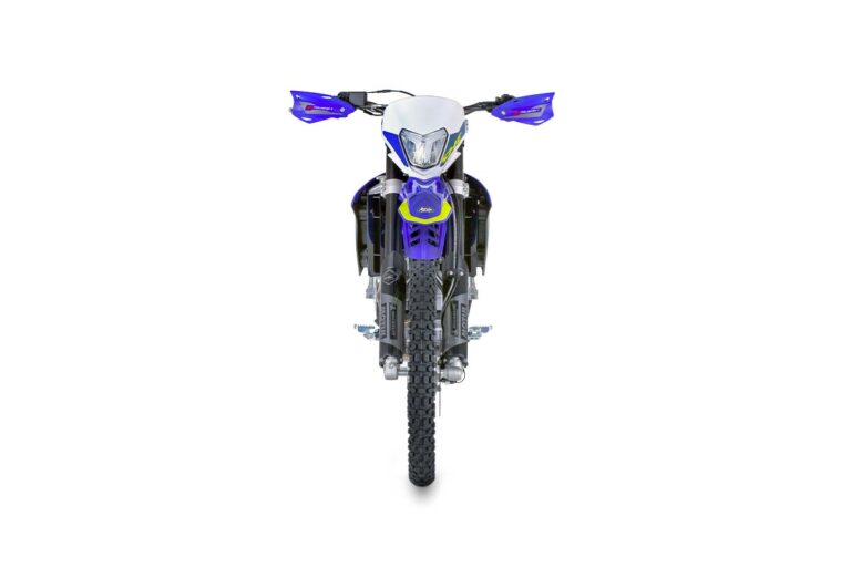 03-125-4T-SE-enduro-1200x801-1