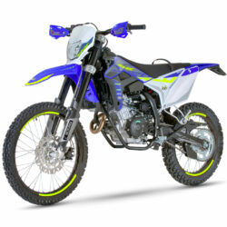 04-125-4T-SE-enduro-1200x801-1-1920x1080.jpg