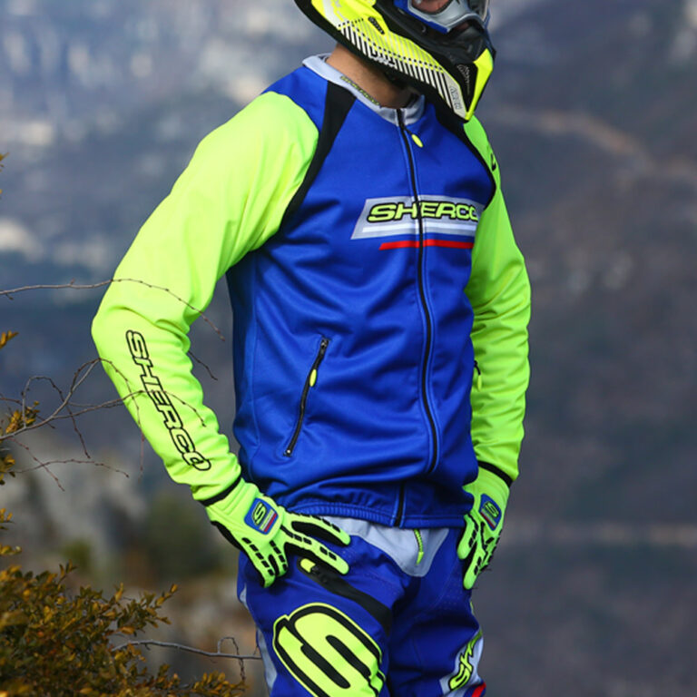 V155-22-ENDURO-JACKET-INSITU-1