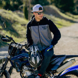 V499-SWEAT-CAPUCHE-ZIP-HOMME-TRADEMARK-INSITU